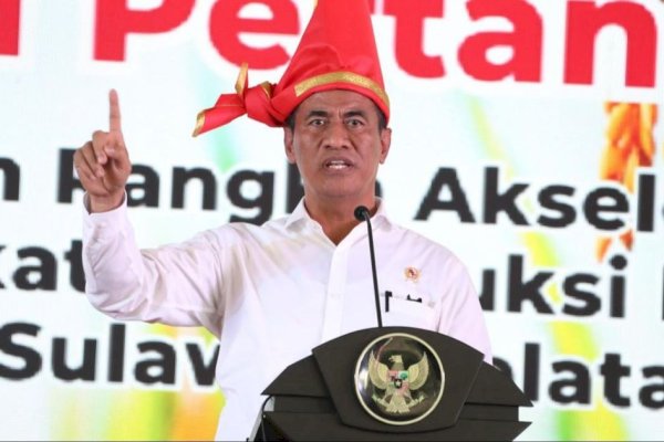 Dukung Swasembada Pangan Nasional, Mentan Amran Serahkan Bantuan Pupuk ke Pemkab Luwu Timur