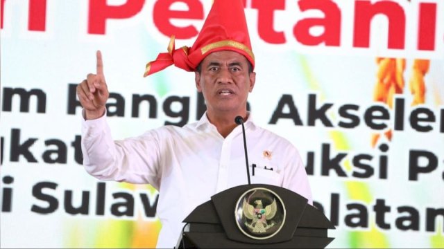 Dukung Swasembada Pangan Nasional, Mentan Amran Serahkan Bantuan Pupuk ke Pemkab Luwu Timur