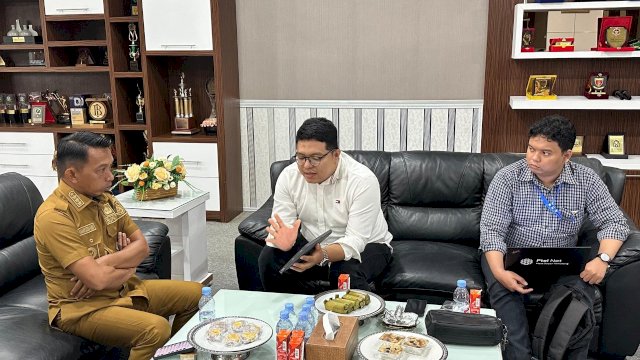 Bupati Sidrap H. Syaharuddin Alrif bertemu dengan tim Jubir.ai, platform kecerdasan buatan (AI).