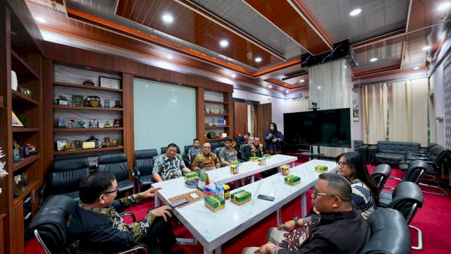 Sekretaris Daerah Provinsi Sulawesi Selatan, Jufri Rahman, menerima kunjungan jajaran Politeknik STIA LAN Makassar.