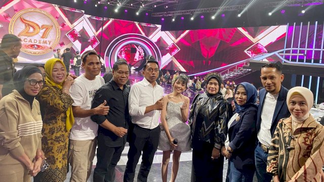 Bupati dan wakil Bupati Sidrap, Syaharuddin Alrif dan Nurkanaah bersama Andi Syaqira.