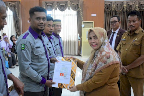 Bupati Sinjai Ratnawati Lantik Pengurus DPC Paravetindo