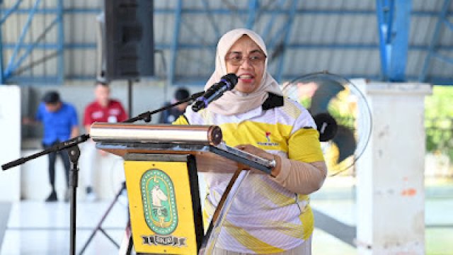 Bupati Sinjai, Hj. Ratnawati Arif secara resmi membuka pelaksanaan Program Kejuaraan Antar Kampung (Tarkam) 2025.