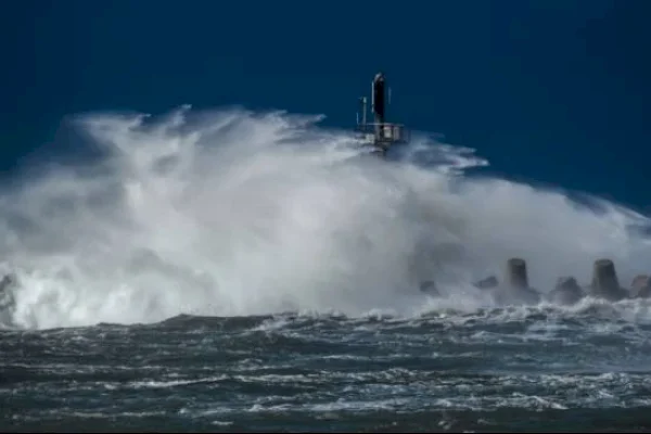 BMKG Rilis Daftar Wilayah yang Berpotensi Gelombang Tinggi hingga 4 Meter pada 8-11 November 2025