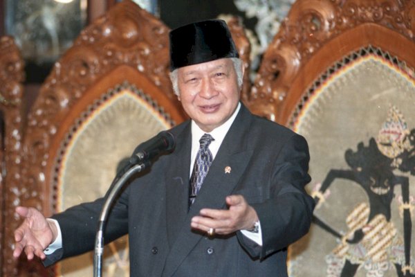 Prabowo Resmi Anugerahkan Soeharto sebagai Pahlawan Nasional