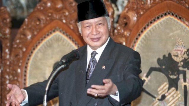 Prabowo Resmi Anugerahkan Soeharto sebagai Pahlawan Nasional