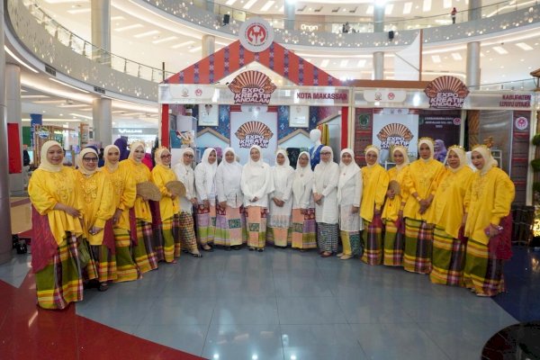 Parade Wastra, Dekranasda Makassar Angkat Keelokan Baju Bodo di Expo Kreatif Andalan 2025