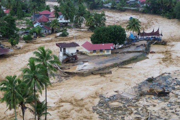 Prabowo Perintahkan Seluruh Kekuatan Nasional Tangani Banjir Aceh-Sumut-Sumbar