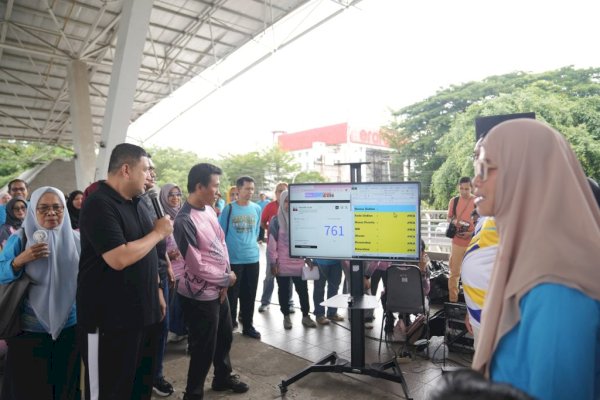 Sentuh Hati Ribuan Lansia, Munafri &#038; Ketua TP PKK Ajak Hidup Sehat dan Beri Hadiah Umrah