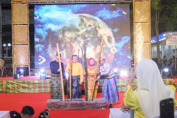 Wali Kota Munafri Buka Parade Singara’ Bulang HUT Kota ke-418, Sukses Representasikan Harmoni Budaya Makassar