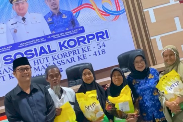 DP3A-KORPRI Makassar Gelar Baksos, Warga Mariso Dapat Bantuan Beras