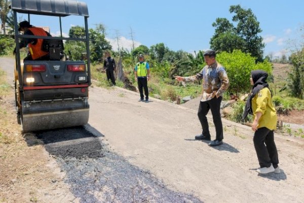 Bupati Uji Nurdin Tinjau Perbaikan Jalan di Sinoa