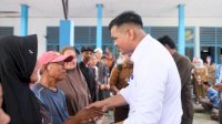 Bupati Bantaeng Uji Nurdin Salurkan BLT DBH-CHT untuk 111 Warga