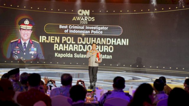 Kapolda Sulsel Raih Penghargaan dari CNN Indonesia