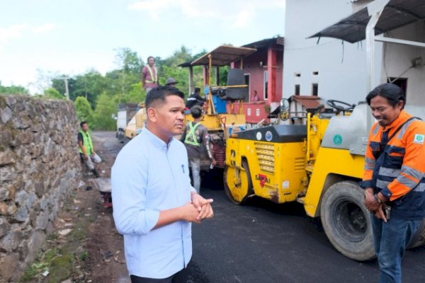 Bupati Uji Nurdin Tinjau Pengaspalan Jalan Vital di Onto