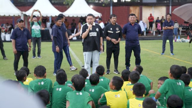 Wali Kota Makassar, Munafri Arifuddin, hadir memberikan dukungan langsung bagi bibit-bibit muda sepak bola.