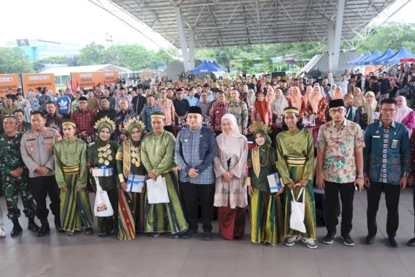 Pemkot Gelar Isbat Nikah Massal, 33 Pasangan Kini Sah di Mata Negara di HUT Makassar ke-418