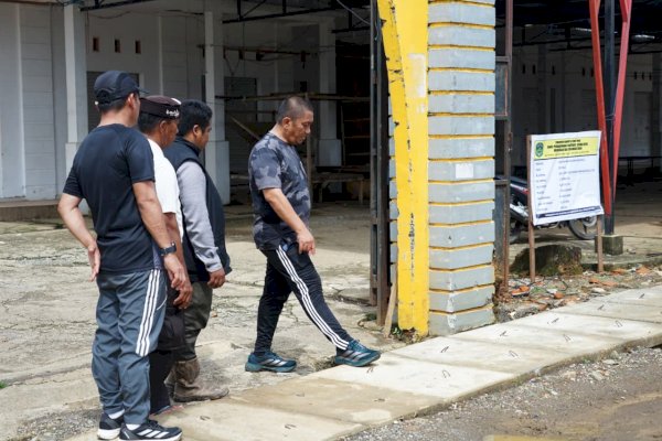 Bupati Ibas Awasi Kerapian dan Estetika Pembangunan Drainase Pasar Malili