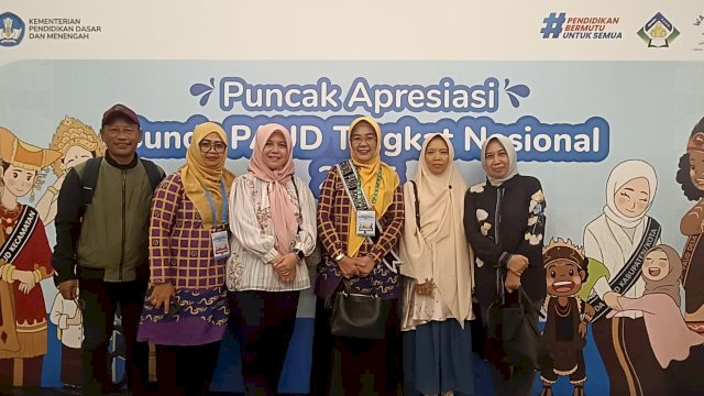 Bunda PAUD Kabupaten Pinrang, Ny. Sri Widiati A.Irwan, menghadiri Puncak Apresiasi Bunda PAUD Tingkat Nasional Tahun 2025.