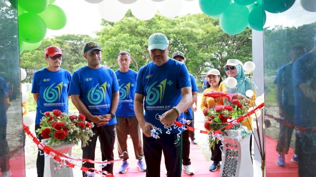 Bupati Pinrang, H. A. Irwan Hamid, Bupati Irwan, meresmikan Lab Kesehatan.