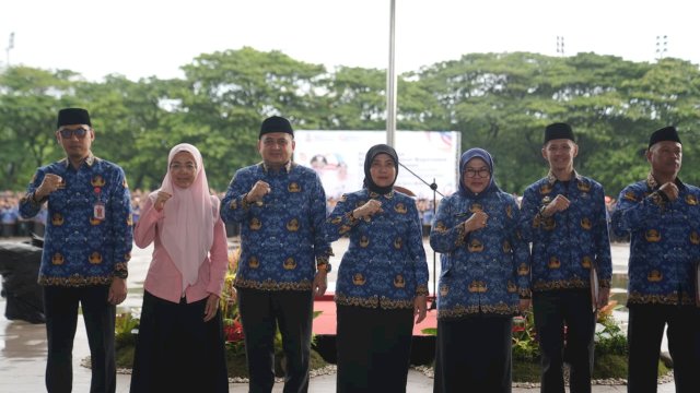 Wali Kota Makassar, Munafri Arifuddin, memimpin Upacara Pelantikan dan Penyerahan Surat Keputusan Pengangkatan Pegawai Pemerintah dengan Perjanjian Kerja (PPPK) Tahun 2024 dan PPPK Paruh Waktu Tahun 2025.