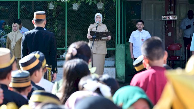 Suasana Haru Warnai Perayaan Hari Guru Bersama Wawali Makassar Aliyah Mustika Ilham