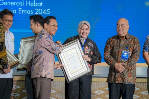 Wagub Fatmawati Rusdi Terima Penghargaan Kabupaten/Kota Sehat Terbaik dari Kemenkes