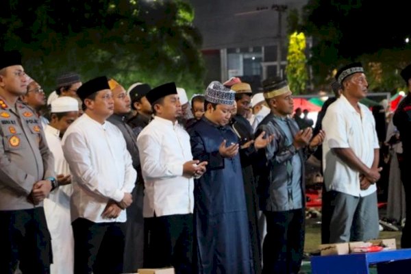 KH. Yusuf Al-Baaqir Ceramah di Parepare, Tasming Hamid: Masyarakat Kita Patut Bersyukur