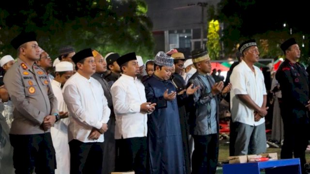 KH. Yusuf Al-Baaqir Ceramah di Parepare, Tasming Hamid: Masyarakat Kita Patut Bersyukur