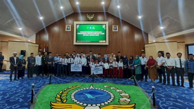 Baznas Maros Bantu Ribuan Siswa, Bupati Chaidir: Bukti Kepedulian terhadap Pendidikan