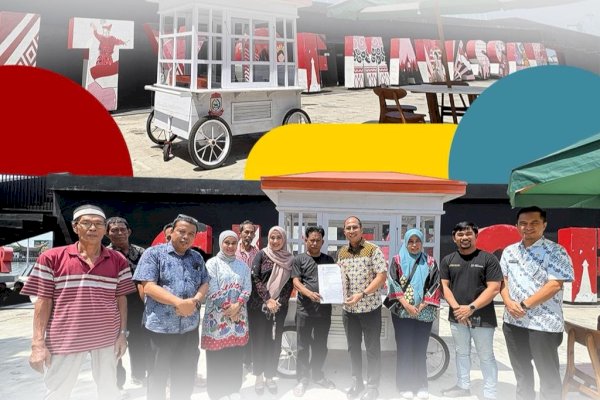 Pembinaan UMKM, Dispar Makassar Bagikan Gerobak Kuliner di Losari