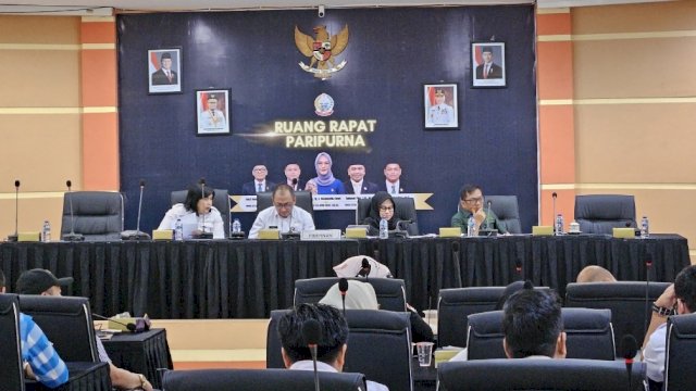 RDP Komisi E DPRD Sulsel terkait kasus pemecatan tidak hormat yang dialami dua guru SMA di Kabupaten Luwu Utara.