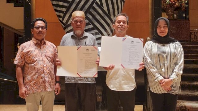 Ketua Komisi E DPRD Sulsel, Andi Tenri Indah menjemput langsung Salinan Keppres Republik Indonesia Nomor 33 Tahun 2025 tentang pemberian rehabilitasi kepada dua guru asal Luwu Utara.