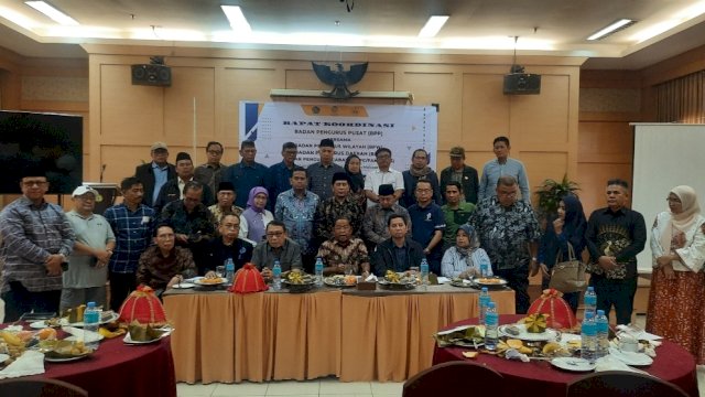 Badan Pengurus Pusat IKA UIN bersama pengurus wilayah, daerah dan cabang IKA UIN Alauddin