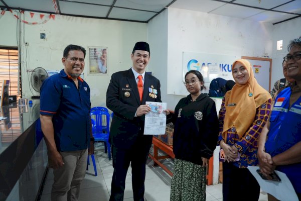 Pantau Penyerahan BLT Kesra, Bupati Pangkep Yusran Pastikan Bantuan Tepat Sasaran