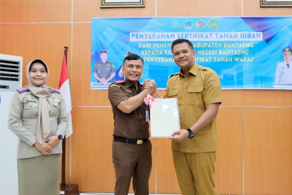 Bupati Bantaeng Apresiasi Kejari & BPN atas Sertifikasi Tanah Hibah
