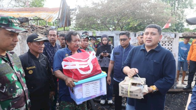 Wali Kota Munafri Bawa Langsung Bantuan ke Lokasi Kebakaran Tallo &#038; Temui Warga
