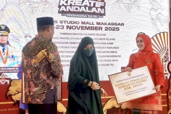 Dekranasda Sinjai Terima Bantuan Peralatan Kerajinan Bambu