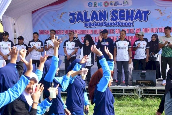 PGRI Sinjai Gelar Jalan Santai Peringati Hari Guru