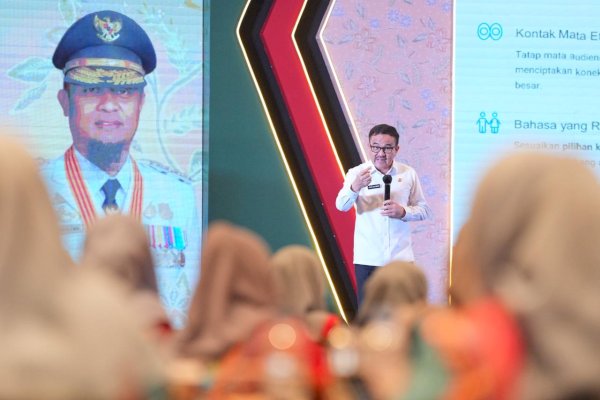 Sekda Sulsel Jufri Rahman Buka Workshop Pengasuhan Berbasis Hak Anak yang Digelar DWP Sulsel