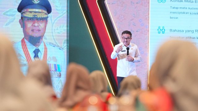 Sekda Sulsel Jufri Rahman, membuka secara resmi Workshop Peningkatan Kapasitas Pengasuhan Berbasis Hak Anak bagi organisasi perempua.