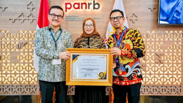 Sekda Sulsel Jufri Rahman, mewakili Gubernur Sulawesi Selatan Andi Sudirman Sulaiman, dalam ajang Kompetisi Inovasi Pelayanan Publik (KIPP) Tahun 2025.