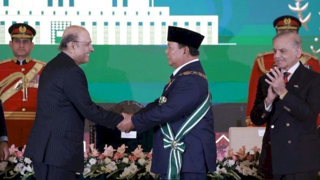 Top! Prabowo Terima Penghargaan Bintang Tertinggi dari Pakistan
