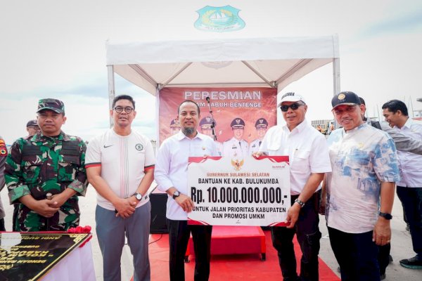 Gubernur Sulsel Serahkan Bantuan Keuangan Rp10 M di Peresmian Kolam Labu Bentenge Bulukumba