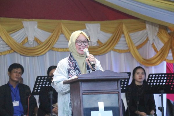 Rayakan Natal 2025, Wabup Lutim Puspawati Imbau Masyarakat Menjaga Keharmonisan Keluarga