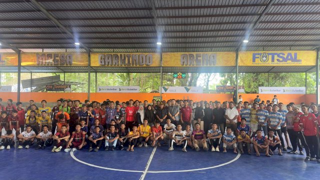Kejuaraan Futsal Cup Sulawesi Selatan 2025 resmi dibuka oleh Kadispora Sulsel Suherman, bersama Legislator Sulsel Andre Prasetyo Tanta.