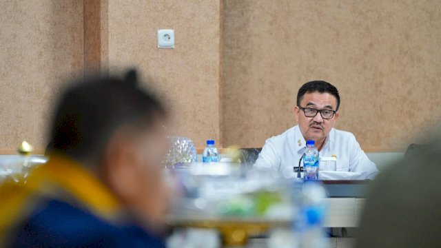 Sekda Sulsel Jufri Rahman, menyambut baik kedatangan dan Kunjungan Kerja (Kunker) Reses Komisi II DPR RI Masa Sidang II Tahun 2025&ndash;2026 ke Bank Sulselbar.