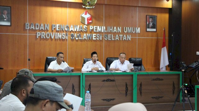 Bawaslu Sulsel gelar Rapat Koordinasi dan Konsolidasi Data dan Pengawasan Pemutakhiran Data Pemilih Berkelanjutan (PDPB).