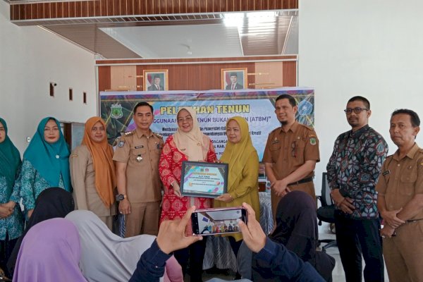 Perempuan Inspiratif Sulsel 2025, Asmaniah Tegaskan Komitmen Lestarikan Tenun Lero