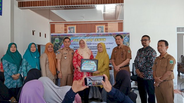 Asmaniah, Perempuan Inspiratif Sulawesi Selatan Tahun 2025. 